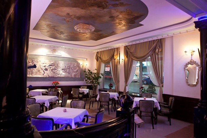 Queen’s Astoria Design 7